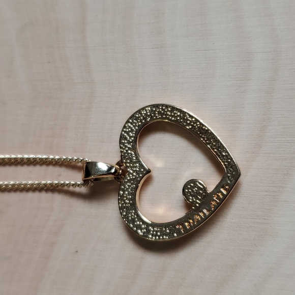 Gold-Toned Heart Necklace with Solitaire : A Minimalist Elegance - Picture 4 of 7